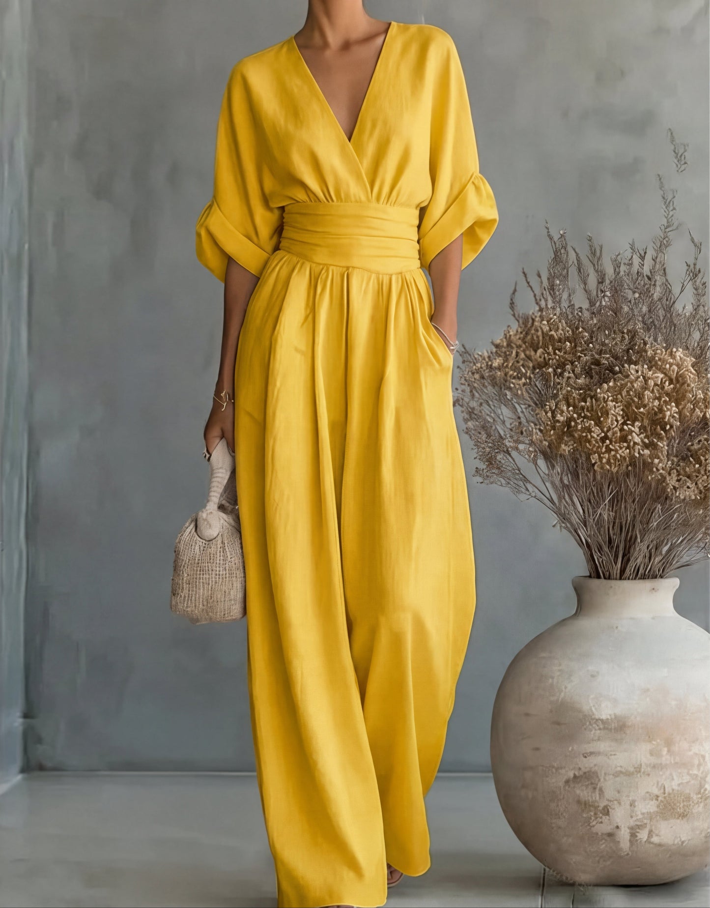 Daniela - Elegant jumpsuit med V-hals och vida ben