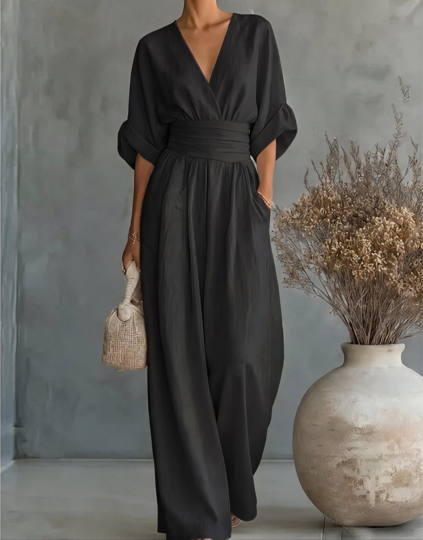 Daniela - Elegant jumpsuit med V-hals och vida ben
