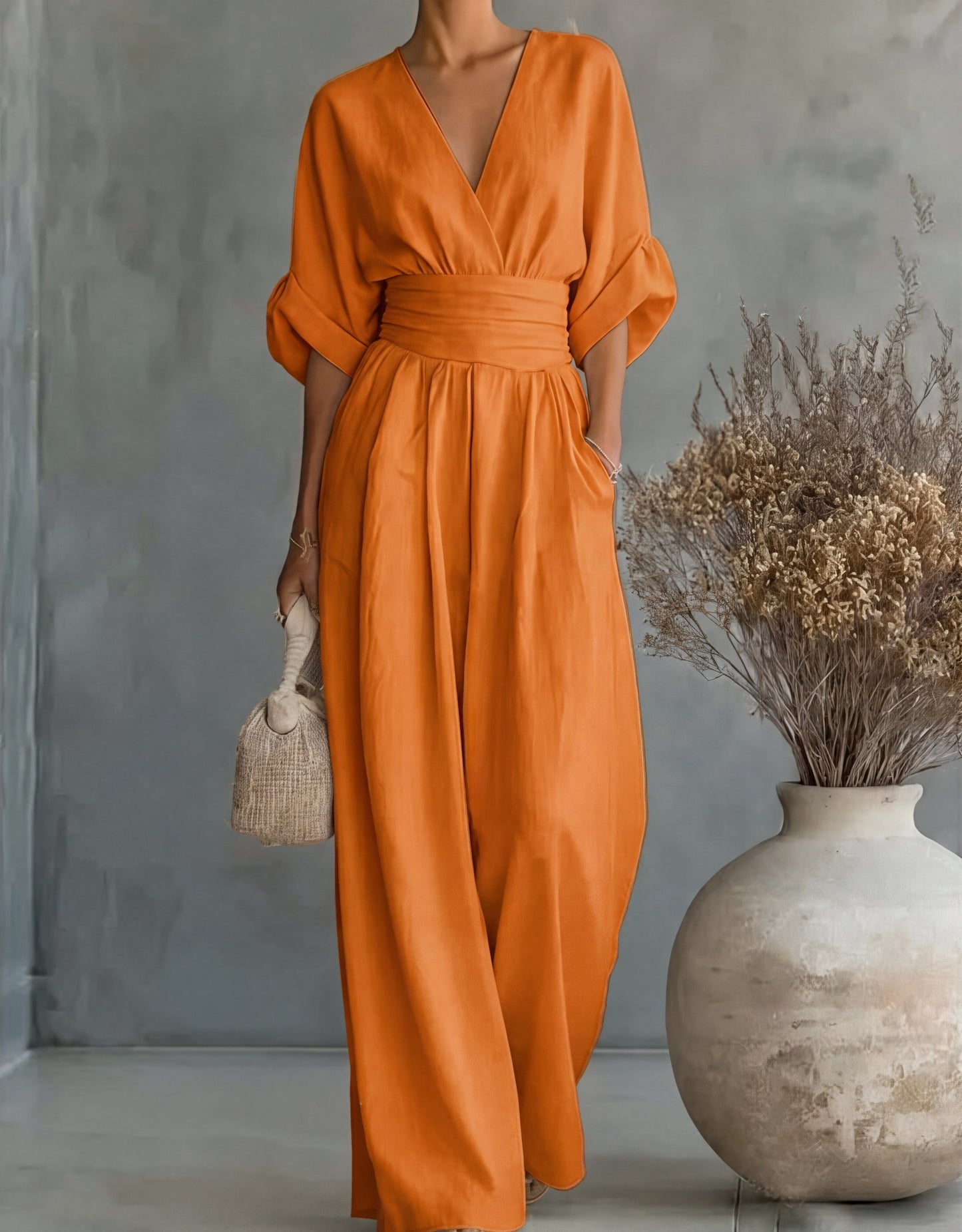 Daniela - Elegant jumpsuit med V-hals och vida ben